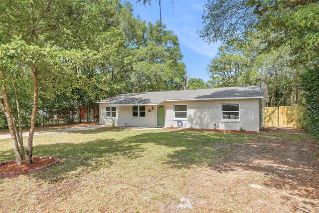 6040 KNOLLWOOD DR, Ridge Manor, FL 33523