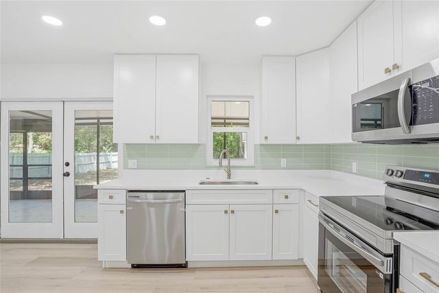 6040 KNOLLWOOD DR, Ridge Manor, FL 33523