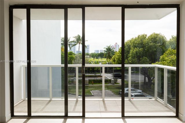 3625 N Country Club Drive 309, Aventura, FL 33180