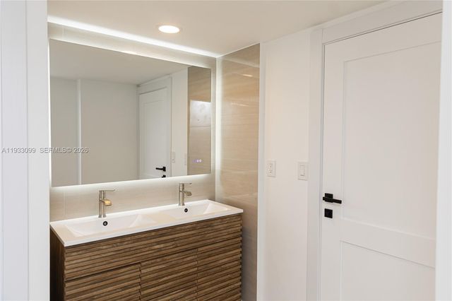 3625 N Country Club Drive 309, Aventura, FL 33180