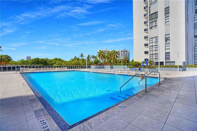 3625 N Country Club Drive 309, Aventura, FL 33180