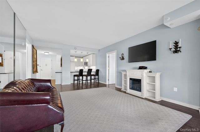 433 Main Street 103, Port Washington, NY 11050