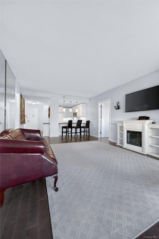 433 Main Street 103, Port Washington, NY 11050