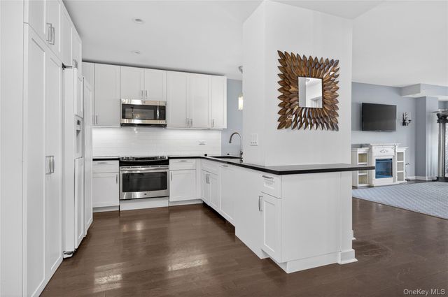 433 Main Street 103, Port Washington, NY 11050