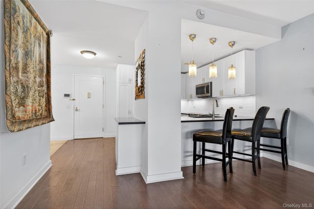 433 Main Street 103, Port Washington, NY 11050