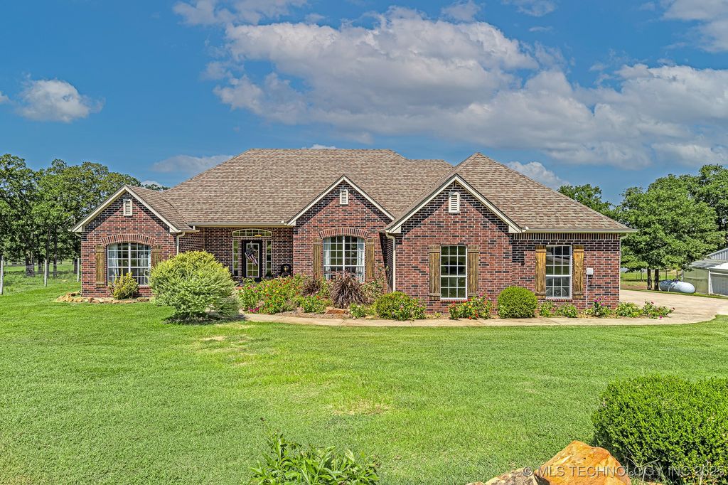 330 Loma Vista Lane, Skiatook, OK 74070