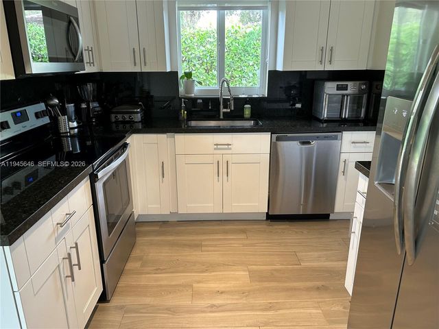 1240 S Alhambra Cir, Coral Gables, FL 33146