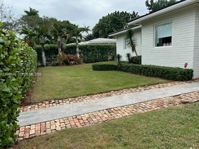 1240 S Alhambra Cir, Coral Gables, FL 33146