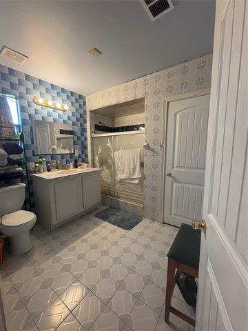 13013 Breezeway Street, Houston, TX 77037