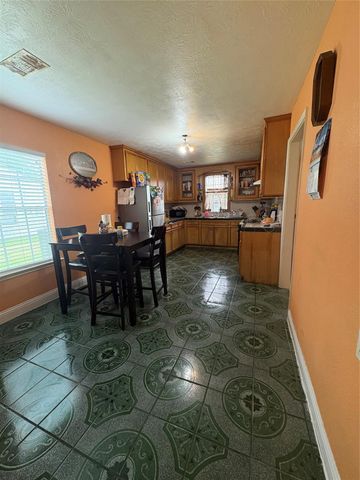 13013 Breezeway Street, Houston, TX 77037