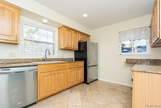 1760 Trailwood Path, Bloomfield Hills, MI 48301