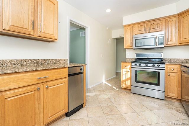 1760 Trailwood Path, Bloomfield Hills, MI 48301