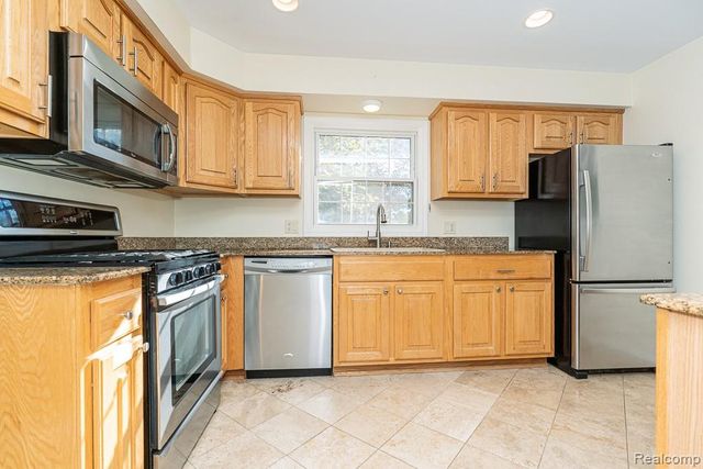 1760 Trailwood Path, Bloomfield Hills, MI 48301