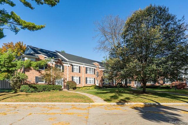 1760 Trailwood Path, Bloomfield Hills, MI 48301