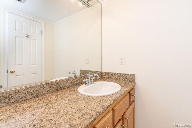 1760 Trailwood Path, Bloomfield Hills, MI 48301