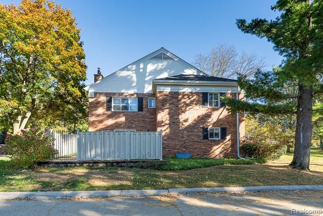 1760 Trailwood Path, Bloomfield Hills, MI 48301