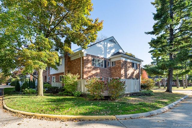 1760 Trailwood Path, Bloomfield Hills, MI 48301