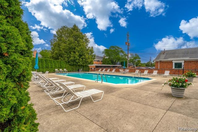 1760 Trailwood Path, Bloomfield Hills, MI 48301