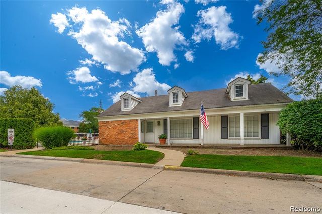 1760 Trailwood Path, Bloomfield Hills, MI 48301