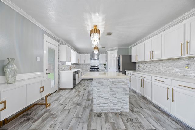 1010 Stillgate Court, Spring, TX 77373