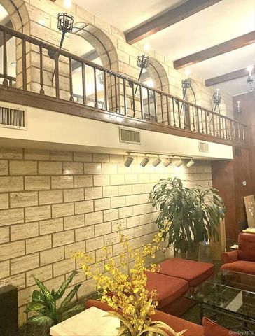 102-30 66th Road 17B, Forest Hills, NY 11375