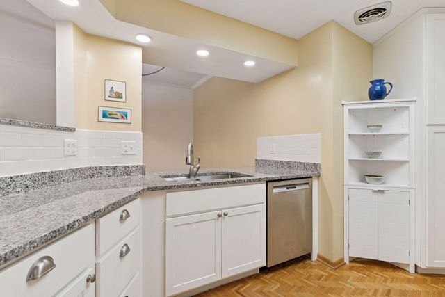 2275 Youngman Avenue 308W, Saint Paul, MN 55116