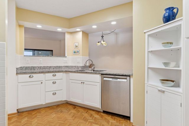 2275 Youngman Avenue 308W, Saint Paul, MN 55116