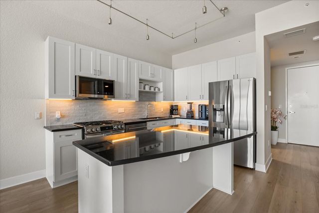 150 E ROBINSON STREET 26B, Orlando, FL 32801