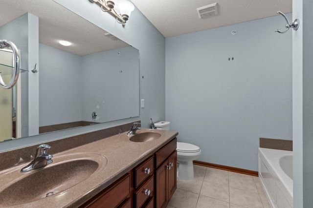 16217 50th Avenue N, Plymouth, MN 55446