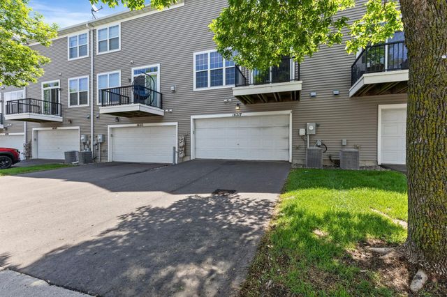 16217 50th Avenue N, Plymouth, MN 55446