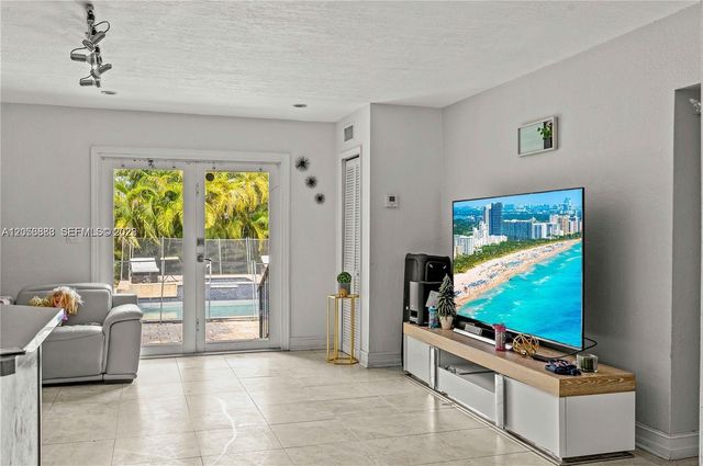 2427 SW 12th St, Miami, FL 33135