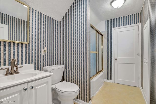13305 Hazelwood Avenue, Lakewood, OH 44107
