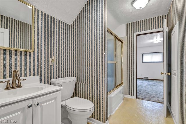 13305 Hazelwood Avenue, Lakewood, OH 44107