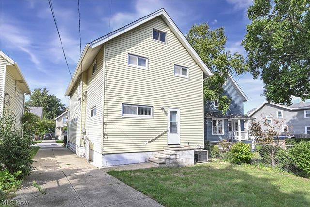 13305 Hazelwood Avenue, Lakewood, OH 44107
