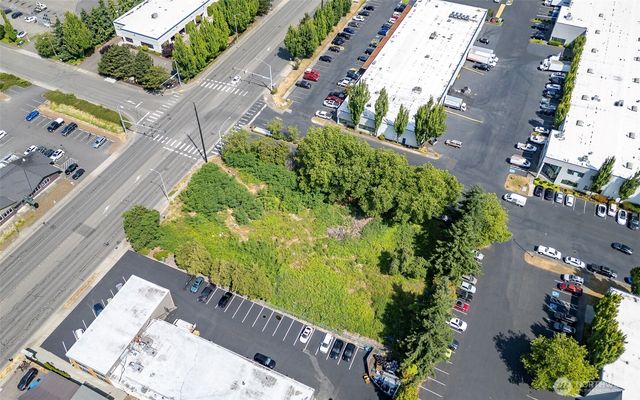 8425 S 216th Street, Kent, WA 98032