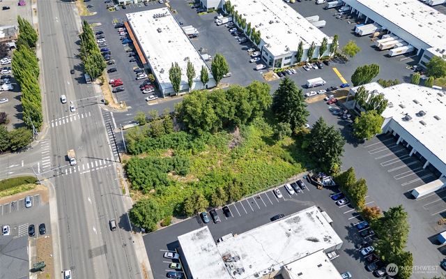 8425 S 216th Street, Kent, WA 98032