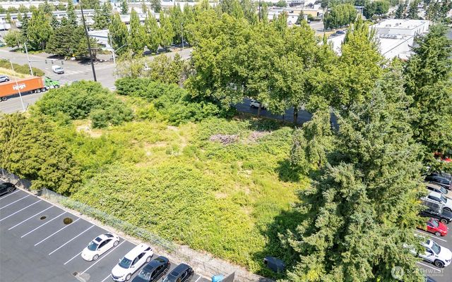 8425 S 216th Street, Kent, WA 98032