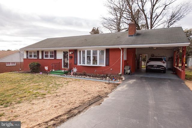 408 FAIRWAY DR, Lancaster, PA 17603