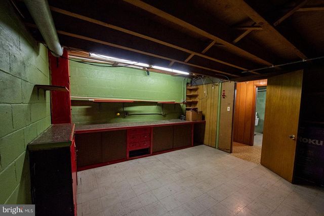 408 FAIRWAY DR, Lancaster, PA 17603