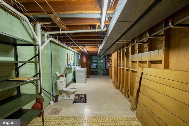 408 FAIRWAY DR, Lancaster, PA 17603