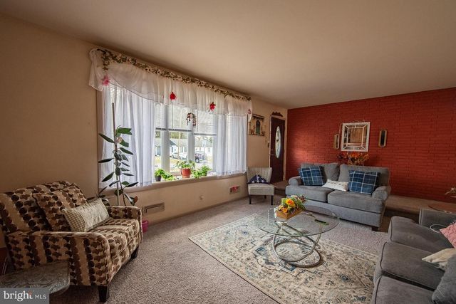 408 FAIRWAY DR, Lancaster, PA 17603