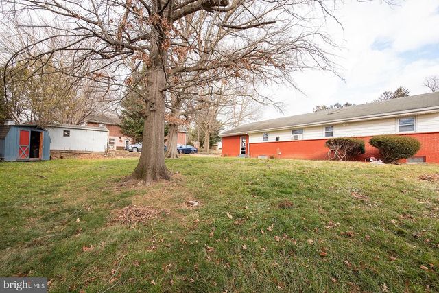 408 FAIRWAY DR, Lancaster, PA 17603