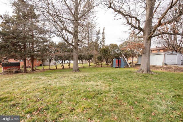 408 FAIRWAY DR, Lancaster, PA 17603