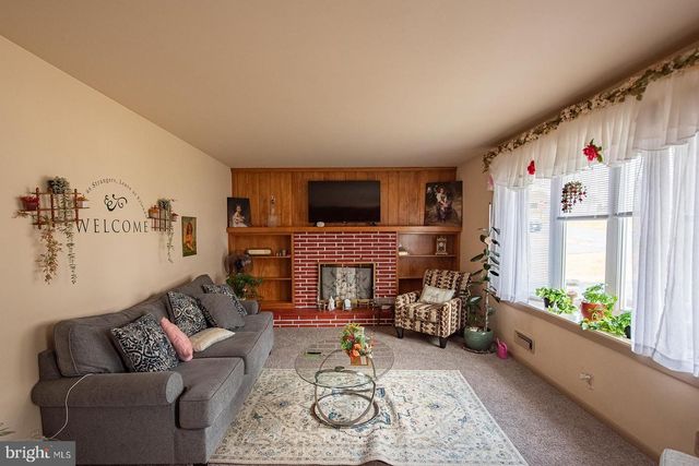 408 FAIRWAY DR, Lancaster, PA 17603