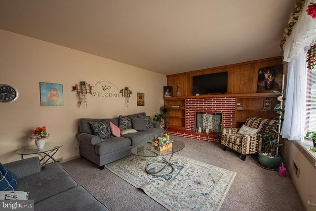 408 FAIRWAY DR, Lancaster, PA 17603