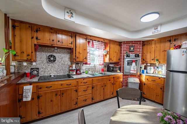 408 FAIRWAY DR, Lancaster, PA 17603