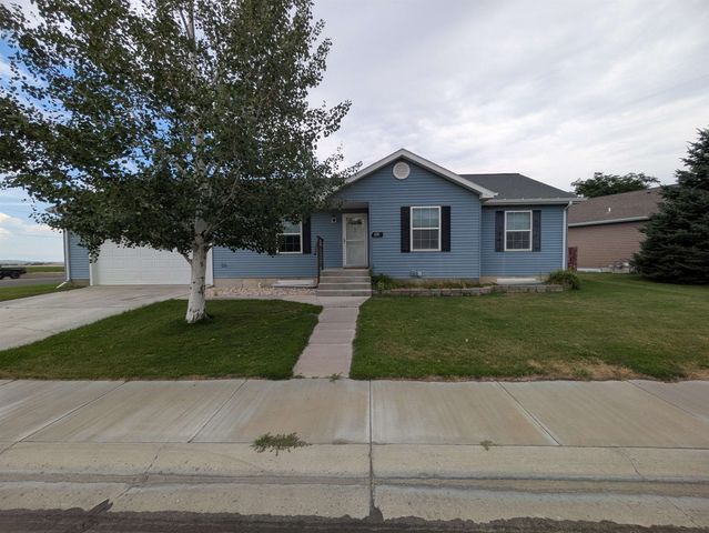 691 Oakwood Dr, Powell, WY 82435 property photo
