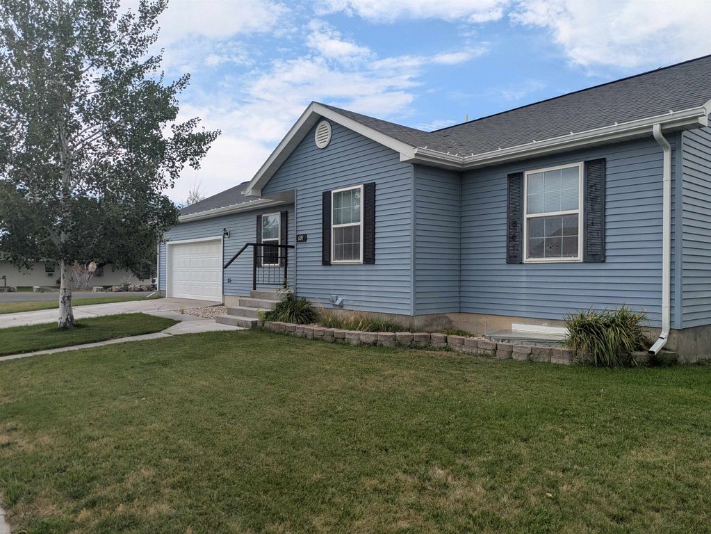 691 Oakwood Dr, Powell, WY 82435 photo 3