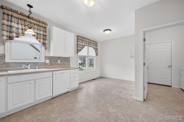 2140 Hawks Landing Drive, Lake St Louis, MO 63367