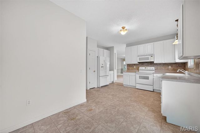 2140 Hawks Landing Drive, Lake St Louis, MO 63367